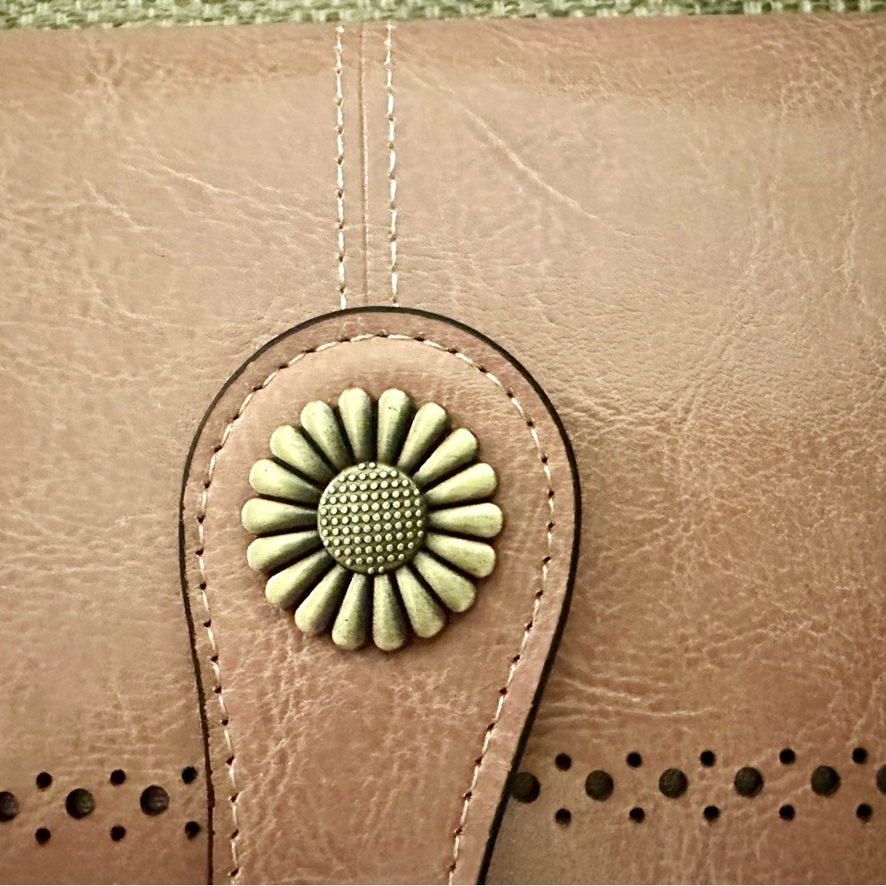 AMAZONS ESSENTIALS BIG WALLET/Wristlet in mauve with huge organization! - Picture 7 of 10